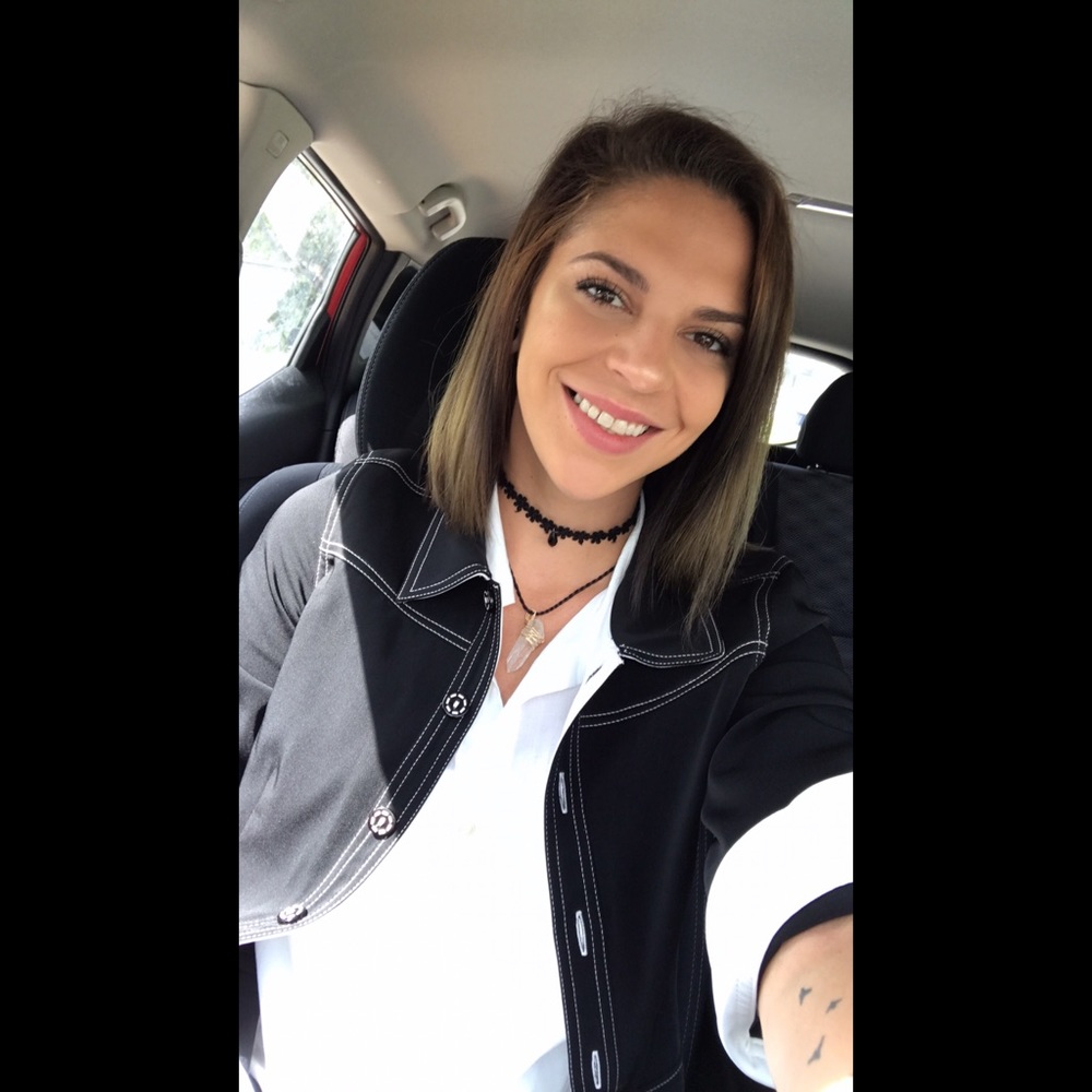 Meet your Posher, Demi